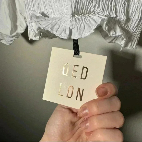 NWT QED LONDON PUFF SLEEVE WHITE CROP TOP S/M - Picture 5 of 6